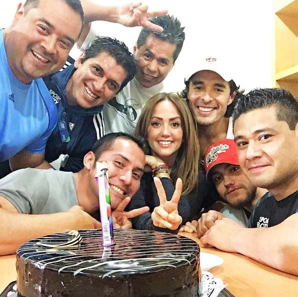 Los festejos para Andrea continuaron con sus compañeros del gimnasio.