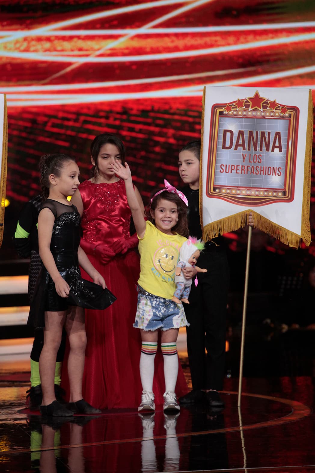 Danna se despidió del escenario diciendo estar agradecida con el público por sus votos.