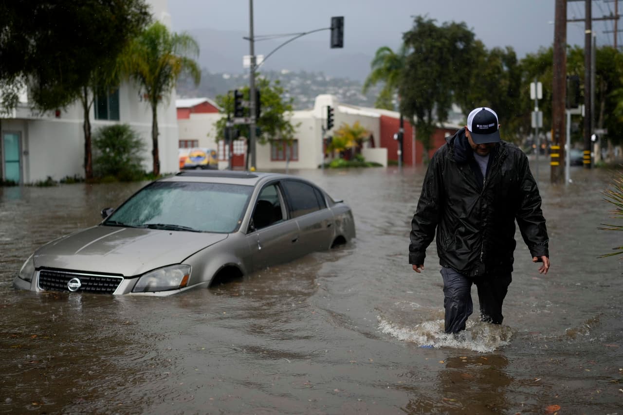 Pronostican poca nieve y mucha lluvia para Navidad en EEUU; inundaciones en el sur de California 