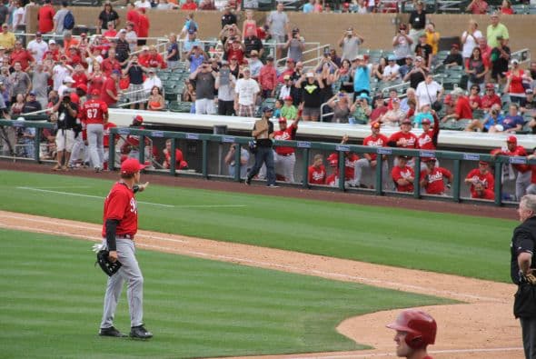 ¡El famoso comediante Will Ferrell se lució jugando con 10 equipos diferentes de la MLB  en cinco partidos del Spring Training en un solo día! Mientras los fans le hacían porras al comediante, éste les hacía bromas desde la cancha. Su hazaña fue grabada para una producción televisiva que será transmitida por HBO a finales de año.