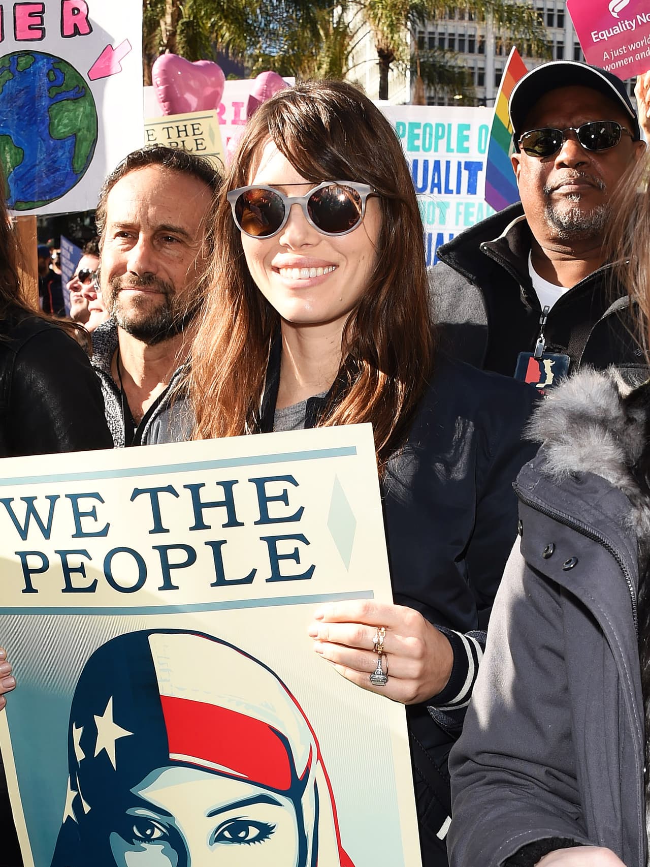 Jessica Biel asistió sin su querido Justin Timberlake a otra de las marchas.