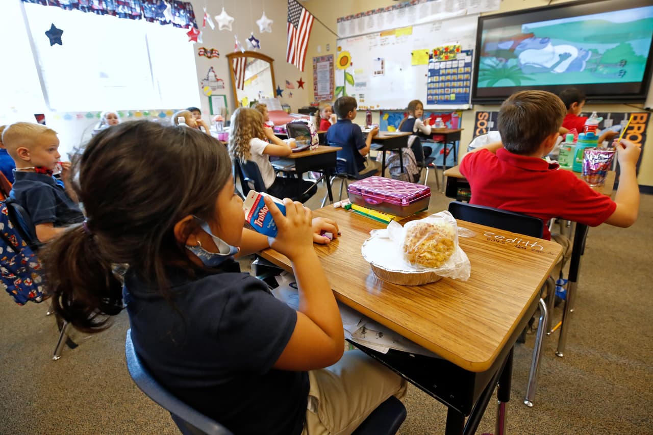 California implementará un nuevo Programa de Comidas Universales con el que ofrecerá alimentos gratuitos a todos los niños en edad escolar.
