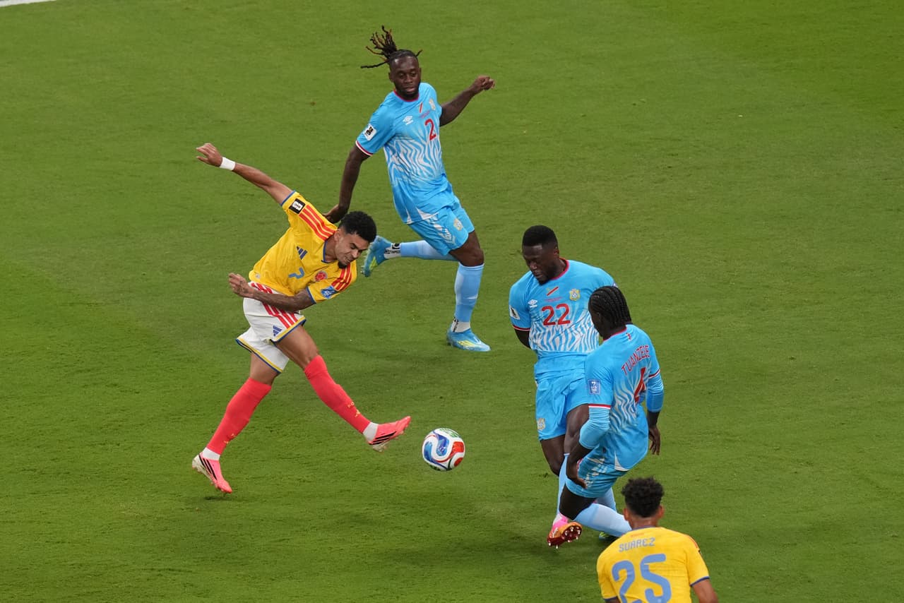Colombia's Luis Diaz (7) makes an attempt to score during the World Cup Group K soccer match between Colombia and Congo in Zapopan, near Guadalajara, Mexico, Tuesday, June 23, 2026. (AP Photo/Silvia Izquierdo)El colombiano Luis Díaz (7) intenta marcar durante el partido de fútbol del Grupo K de la Copa del Mundo entre Colombia y el Congo en Zapopan, cerca de Guadalajara, México, el martes 23 de junio de 2026.