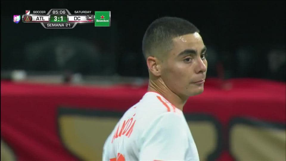 Tiro desviado de Miguel Almirón