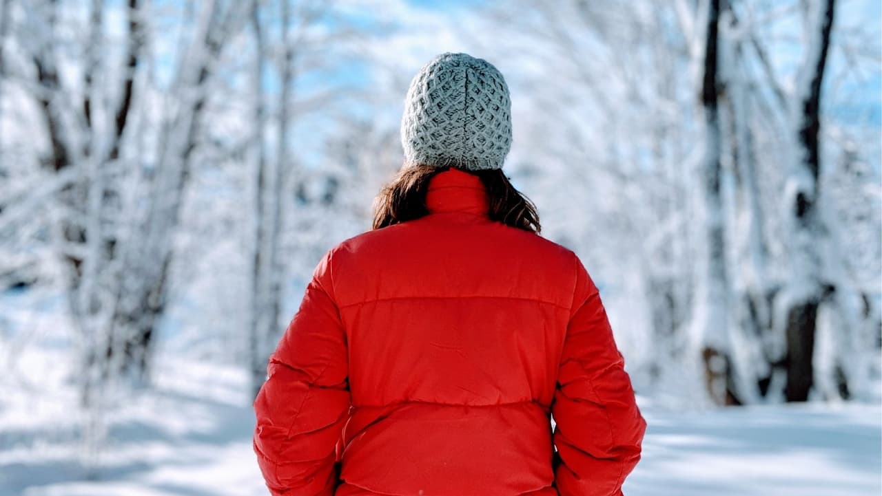 Cómo mantenerte caliente cuando trabajas al aire libre en clima invernal 