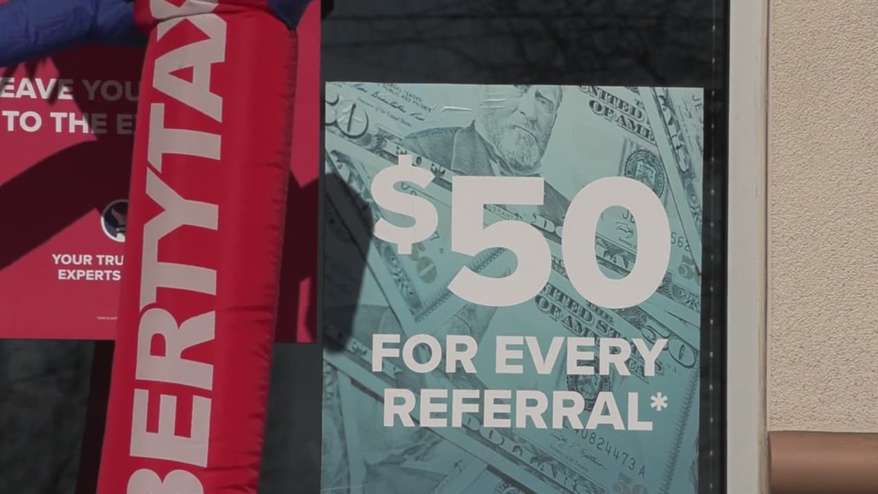 IRS admite haber compartido información fiscal de miles de contribuyentes con autoridades de inmigración