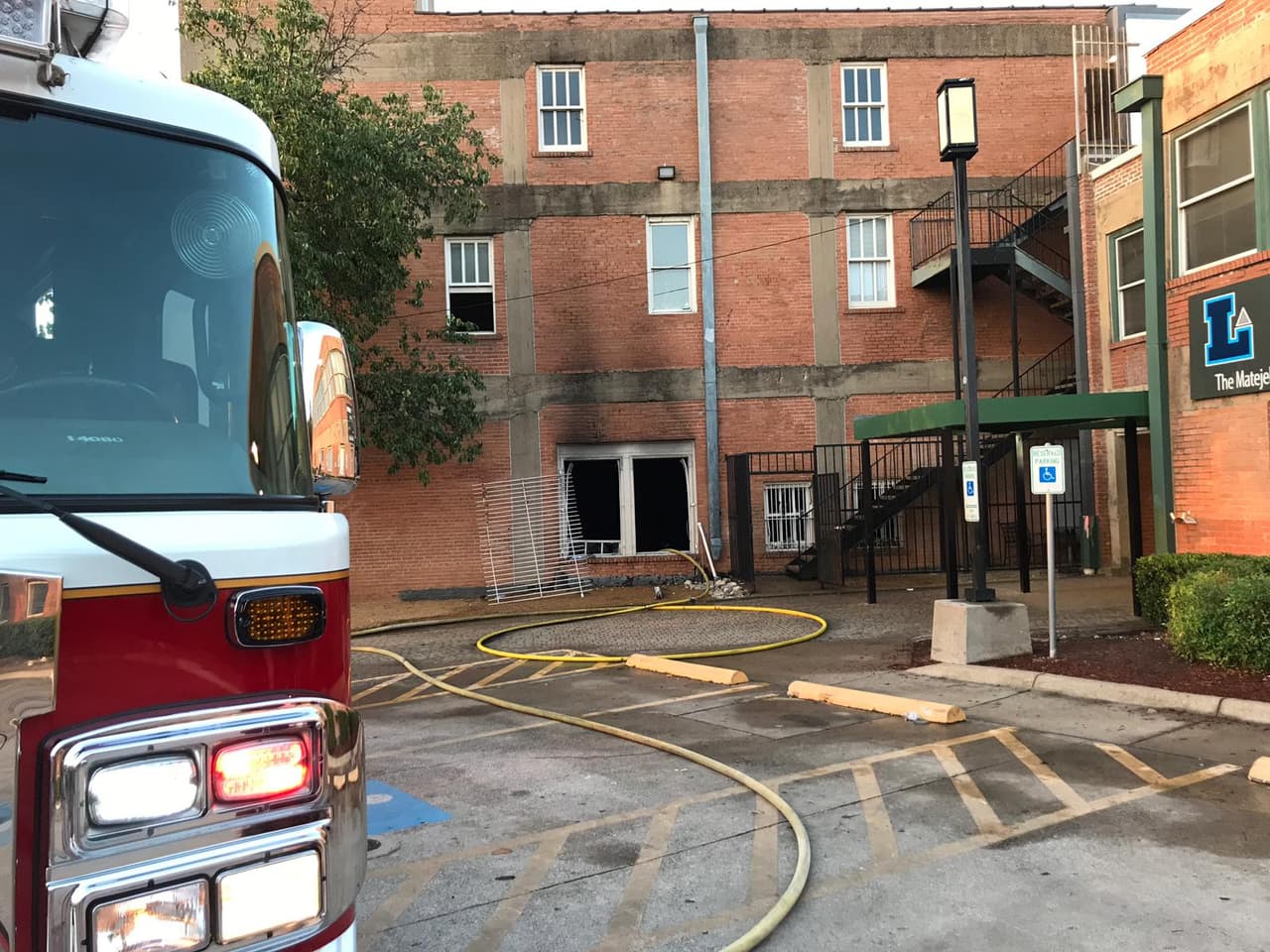 Un local de dos plantas tuvo varios daños luego del incendio.