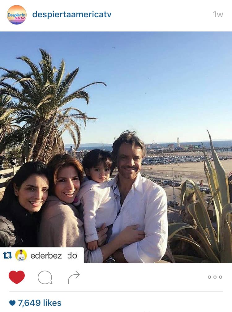 ¡Hermosa familia! Una de las más populares del año fue esta foto de Eugenio Derbez con las mujeres de su vida, Alessandra, Aislinn y Aitana.