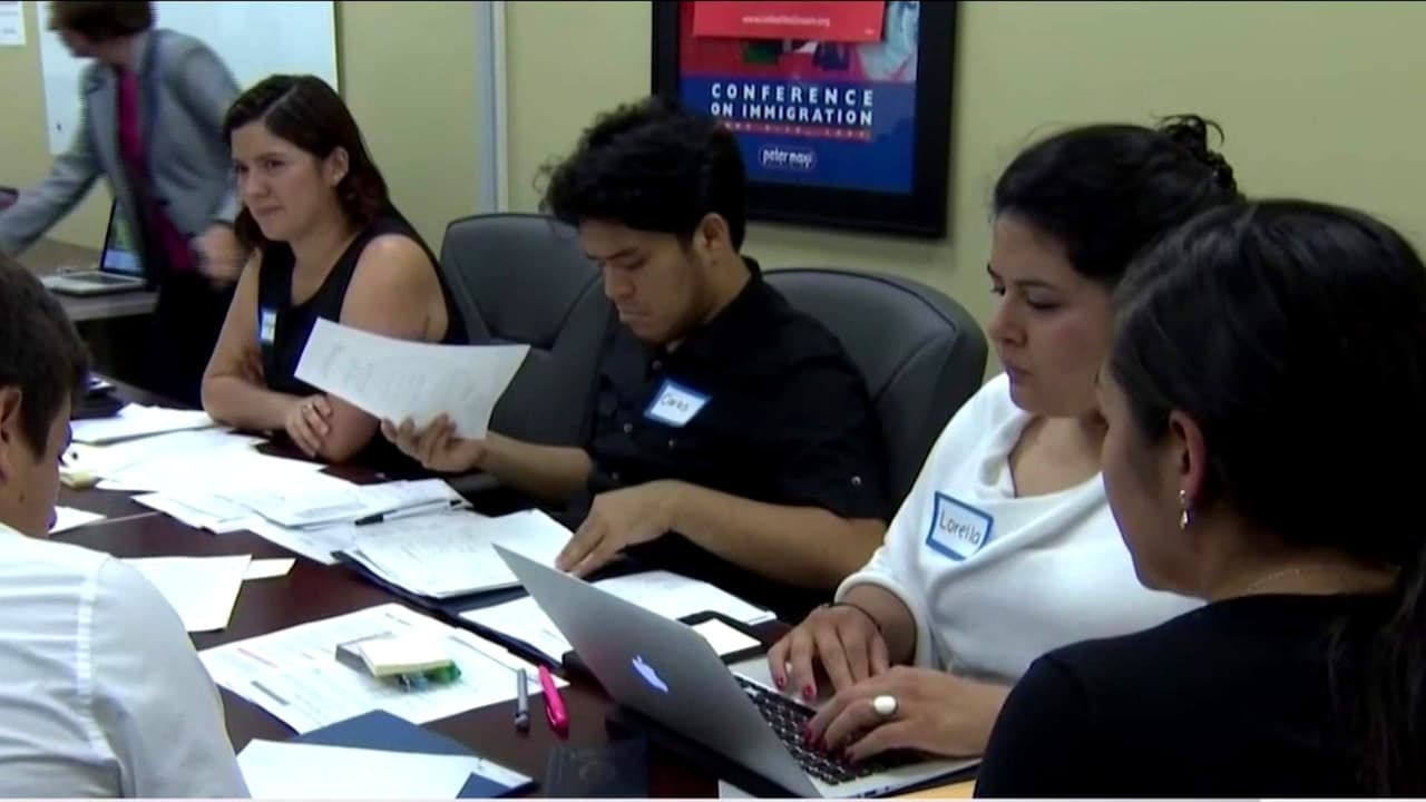 Nueva decisión podría acelerar deportaciones de beneficiarios de DACA