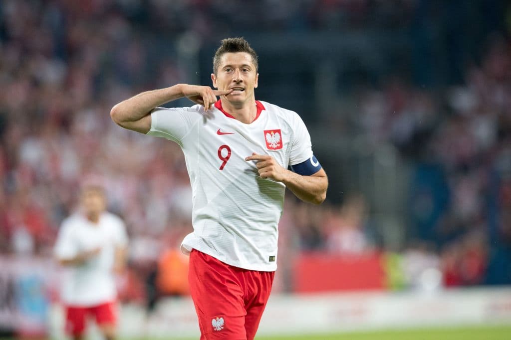 12. Robert Lewandowski (Polonia) - Los goles valen oro, dicen por ahí, a pesar la edad. El delantero habría pedido ser transferido en este mercado, pero el Bayern Múnich no lo piensa dejar salir por poco dinero.
