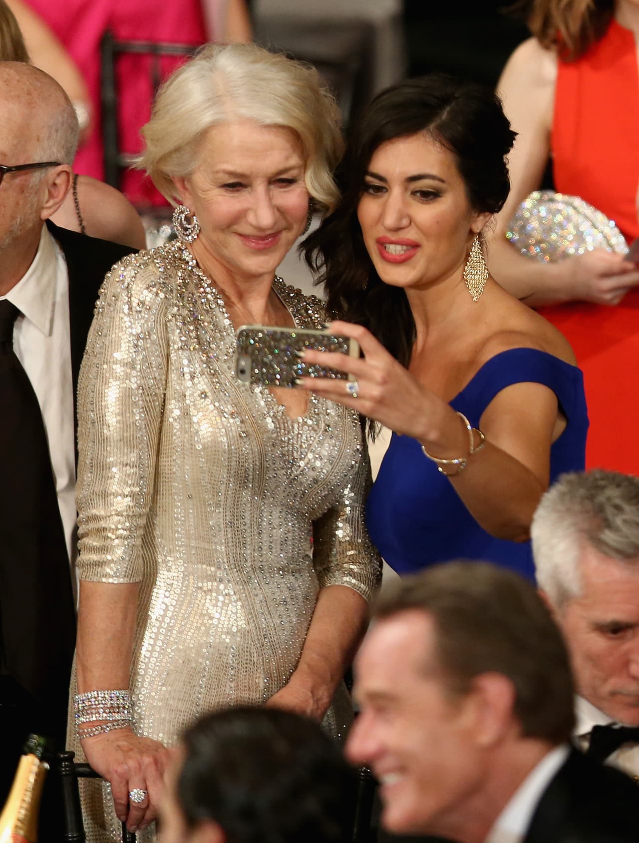 Helen Mirren posando para una selfie
