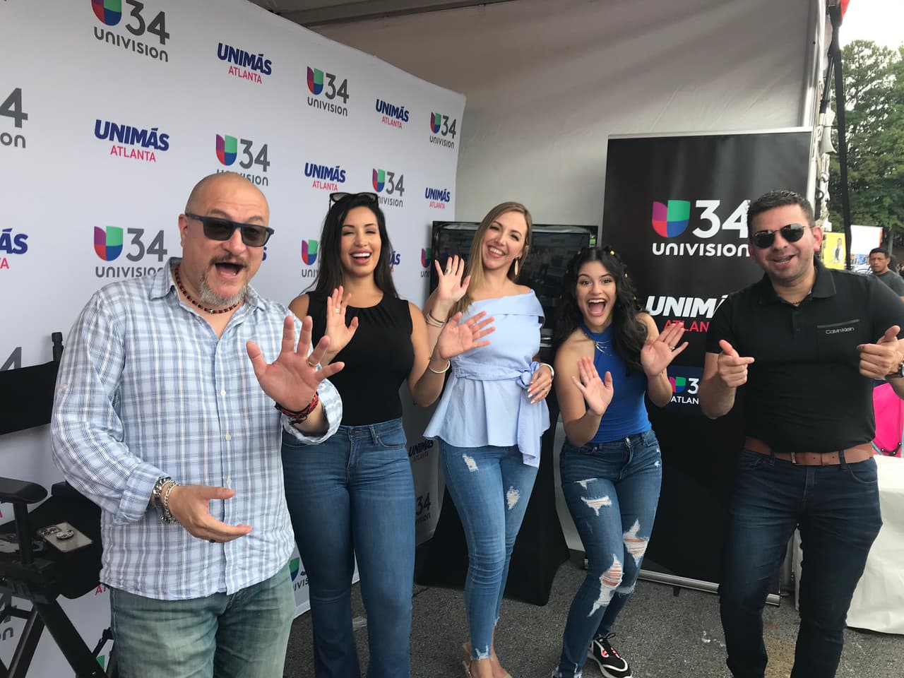 Como si fuera poco, también podrás conocer en persona y compartir con los periodistas de 
<b>Noticias 34 Atlanta</b>.