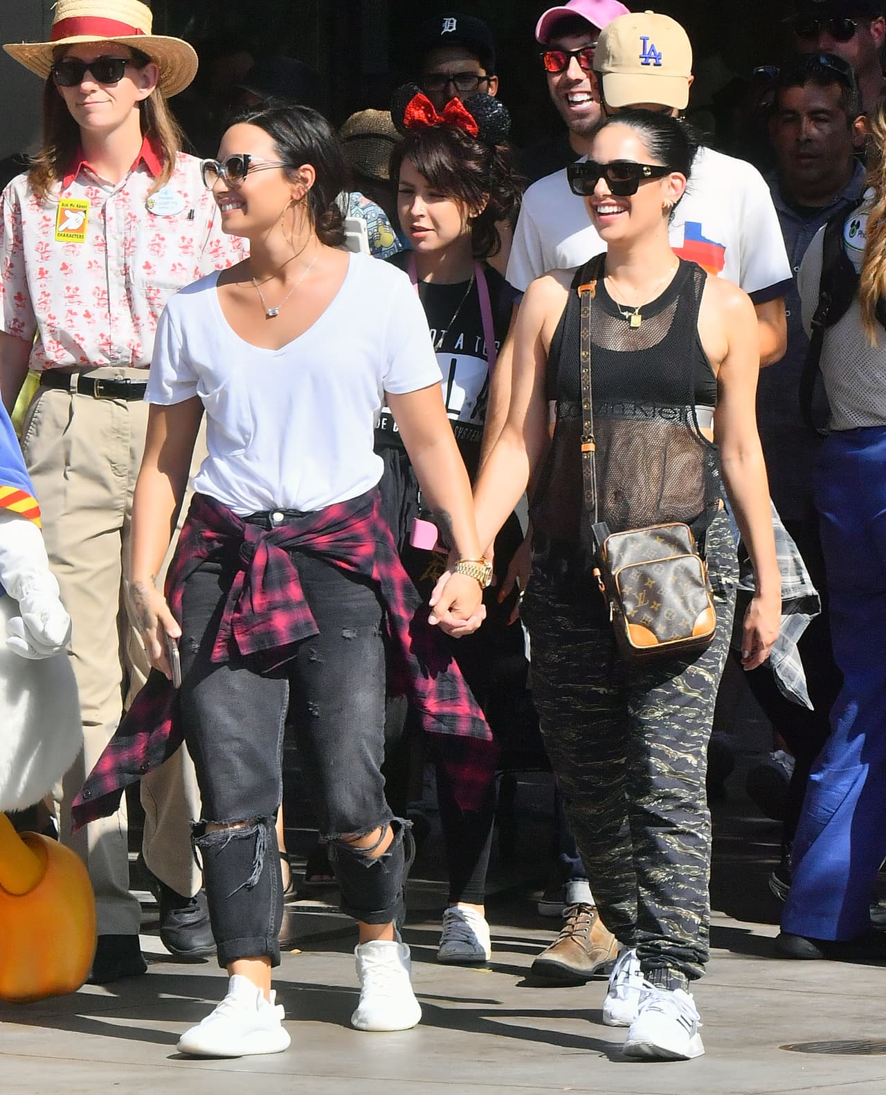 Photo © 2017 Mega/The Grosby Group EXCLUSIVE Los Angeles, CA September 11, 2017 Demi Lovato holds hands with a mystery woman while spending a happy day a Disneyland gets photobombed by Donald Duck. Demi and her new lady walked hand in hand all day Long as they enjoyed a day. they were seen riding the California screaming rollercoaster. Demi looked extremely happy.