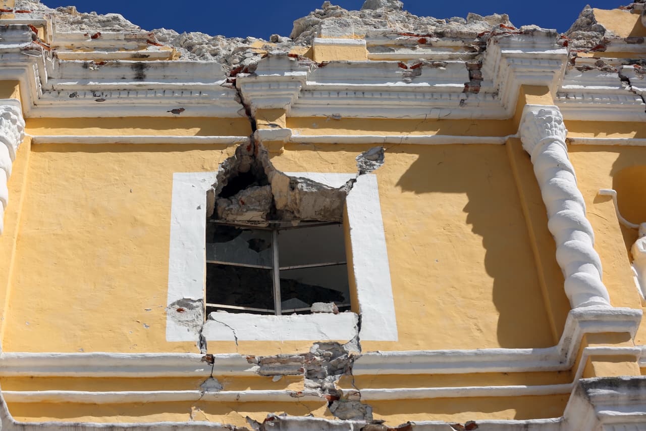 Detalle de las ventanas y las columnas del frente.