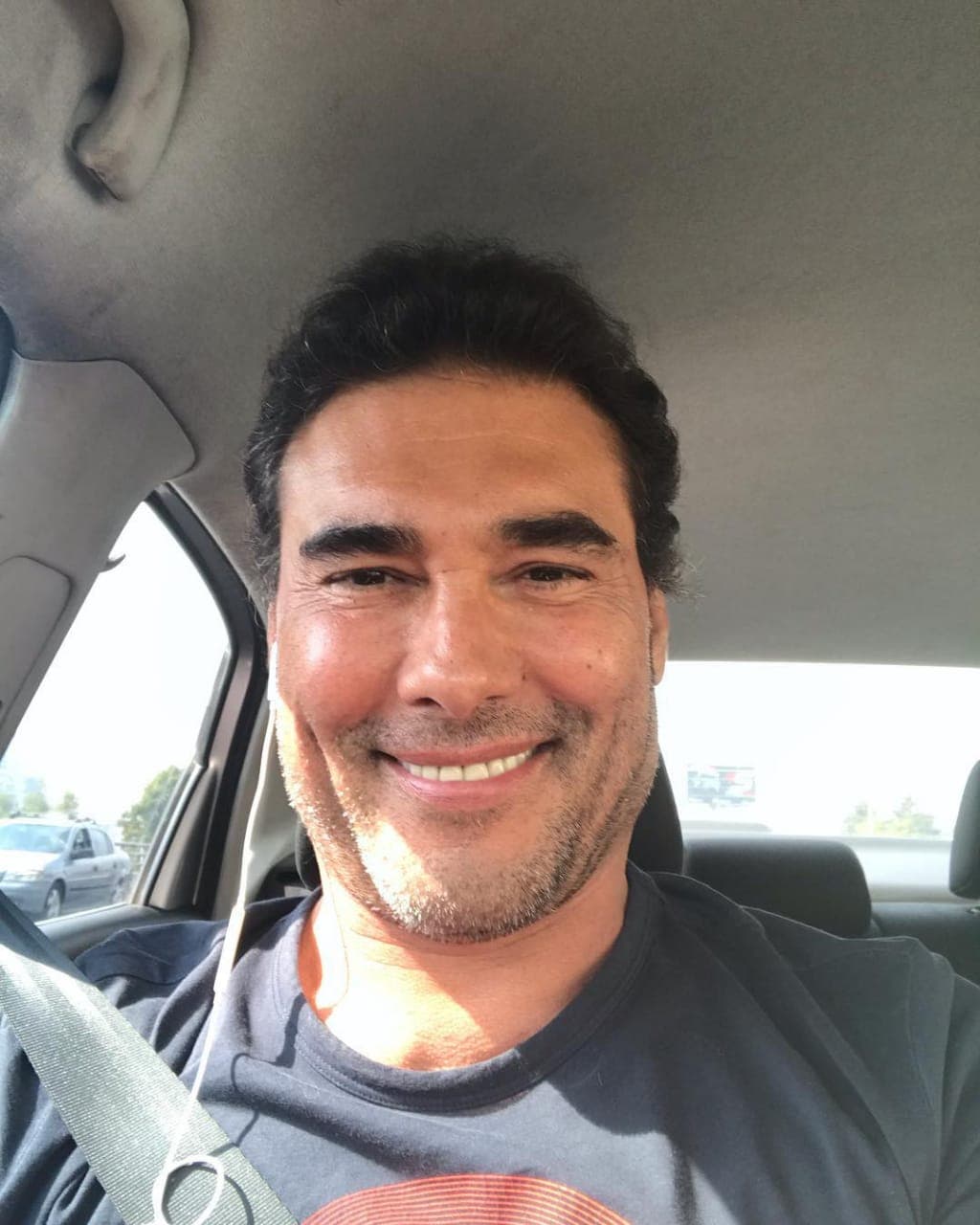 El pasado 26 de abril ante las cámaras del programa 'Intrusos', el actor de 58 años de edad comentó: "El otro día cotorreamos él y yo. Cotorreamos, por primera vez él y yo, como si nada hubiera pasado y eso es un gran avance", aseguró el protagonista de 'Fuego en la sangre'.