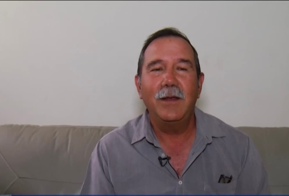 Con la sonrisa bien plantada en su rostro, el padre de Ana Laura, Carlos Rodríguez, dice estar lleno de felicidad al ver a su hija
<b>"entusiasmada con lo que hace"</b>. El papá orgulloso solo quiere ver a su hija feliz con lo que decida hacer con su vida.