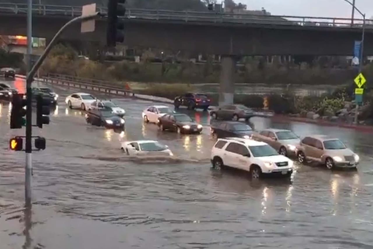 El Lamborghini sin miedo a El Niño hace furor en internet
