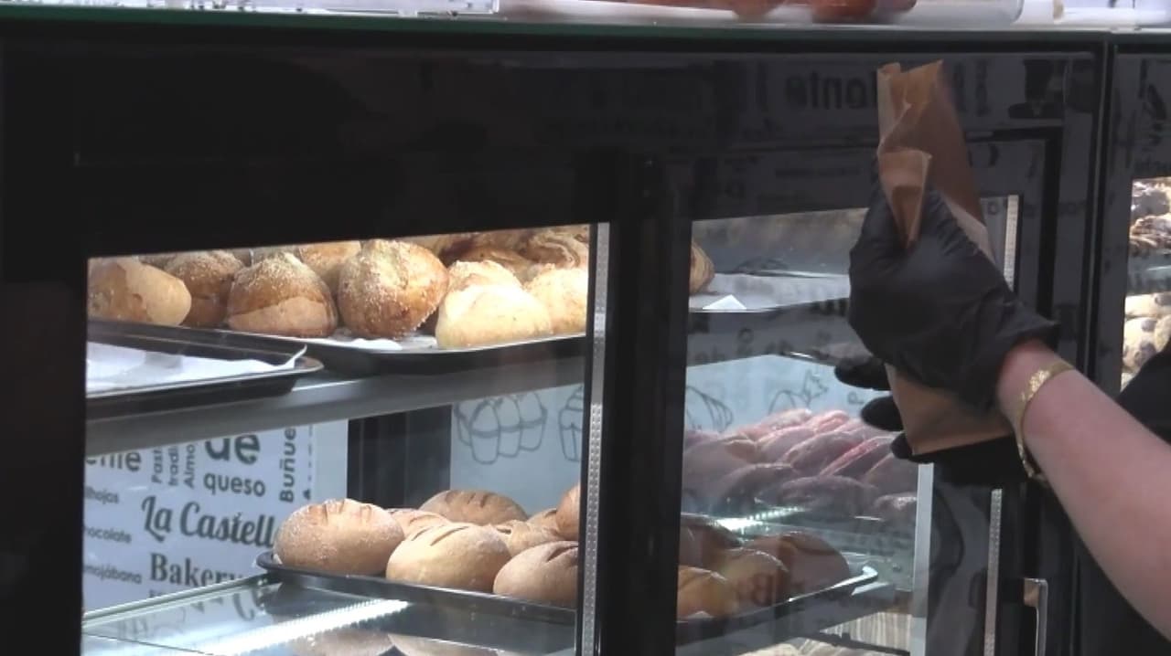 Panadería hispana en Carolina del Norte describe cómo les afecta el alza del precio de la gasolina