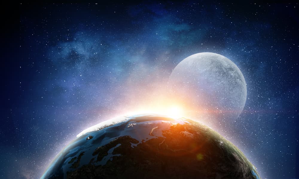 Como estamos en la Tierra nos guiamos por la acción de la Luna, que es nuestro satélite, y los aspectos que hace con otros planetas y el Sol vistos desde la Tierra.