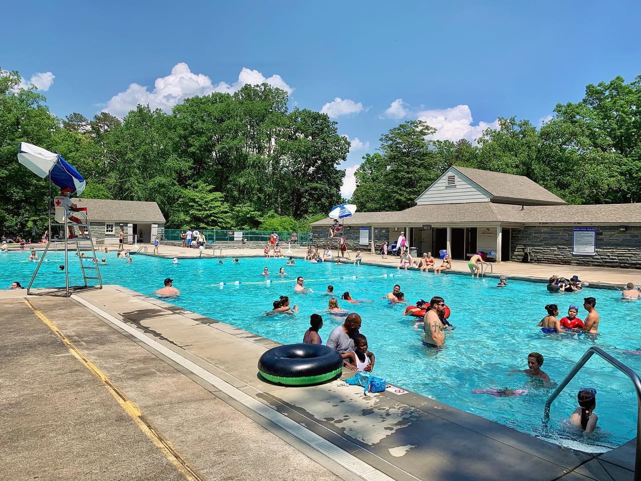 Una de estas estructuras es la única alberca de uso diurno del sistema de parques estatales.