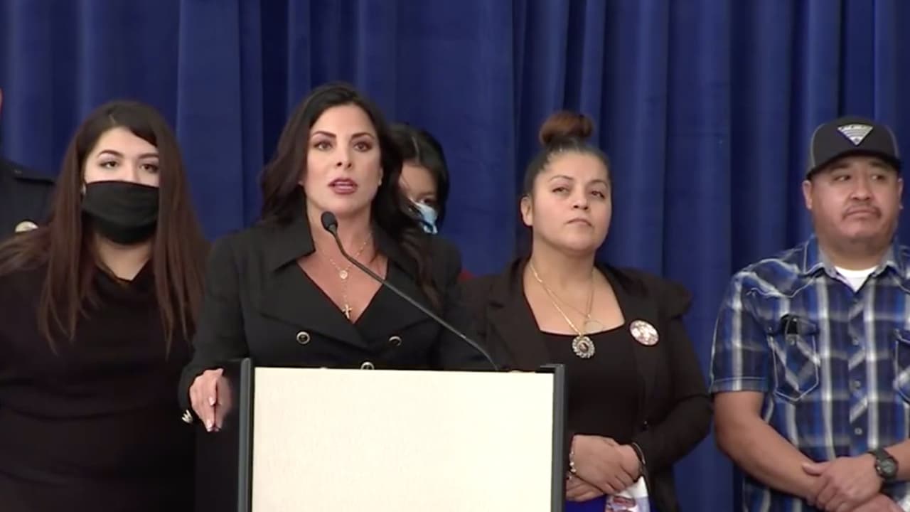 “Hay muchas familias de militares que han sufrido debido a la toxicidad en esa base, pero desafortunadamente la toxicidad no es solo en las casas, está en el comando y cuando alguien habla y es castigado por hablar eso es antiestadounidense, estaba muy extendido en Fort Hood, por lo que las cosas no están completas, no hemos terminado, apenas estamos comenzando”, dijo Natalie Khawam, abogada que representa a la familia Guillén.