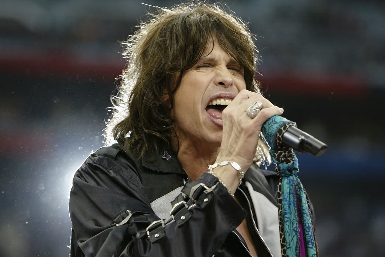 Steven Tyler de Aerosmith también se presentó como parte del espectáculo previo al juego.