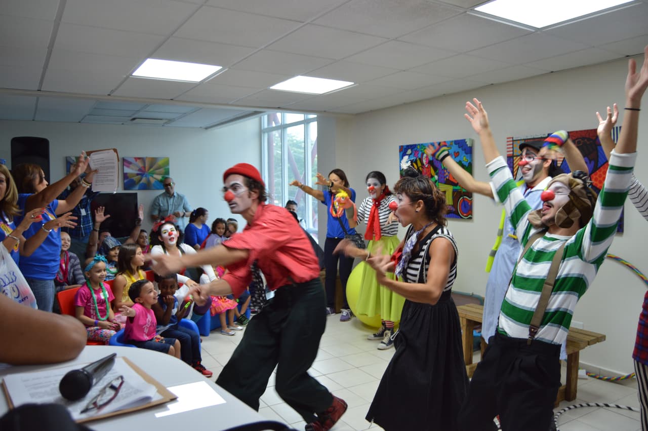 La séptima edición del Maratón de Gente Buena con una emotiva y colorida actividad para un grupo de pacientes de cáncer pediátrico y sus familiares. En el Mes de Concienciación del Cáncer Infantil, Univision Puerto Rico continuó la séptima edición del Maratón de Gente Buena con una emotiva y colorida actividad para un grupo de pacientes de cáncer pediátrico y sus familiares del Hogar Niños que Quieren Sonreír de la Sociedad Americana contra el Cáncer de Puerto Rico.
