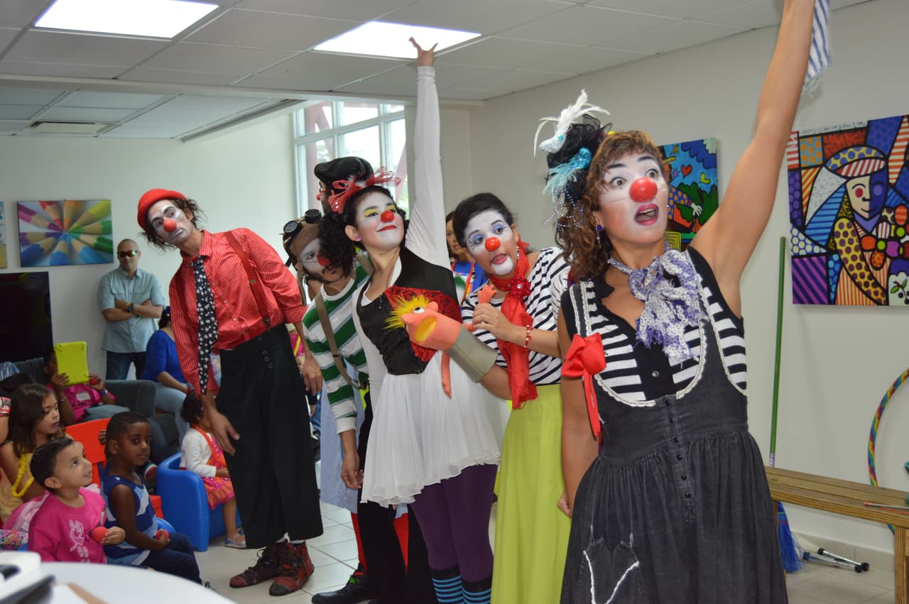 La séptima edición del Maratón de Gente Buena con una emotiva y colorida actividad para un grupo de pacientes de cáncer pediátrico y sus familiares. En el Mes de Concienciación del Cáncer Infantil, Univision Puerto Rico continuó la séptima edición del Maratón de Gente Buena con una emotiva y colorida actividad para un grupo de pacientes de cáncer pediátrico y sus familiares del Hogar Niños que Quieren Sonreír de la Sociedad Americana contra el Cáncer de Puerto Rico.