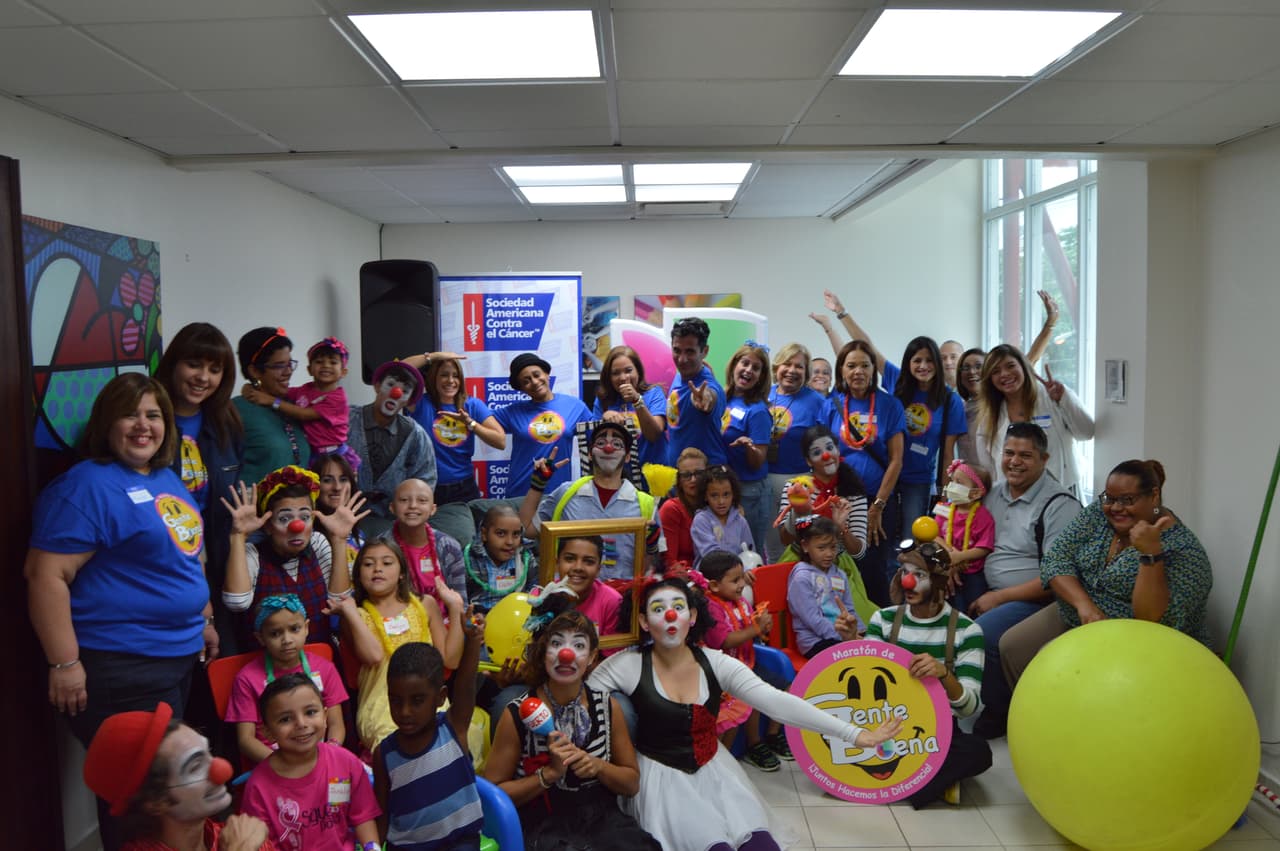 La séptima edición del Maratón de Gente Buena con una emotiva y colorida actividad para un grupo de pacientes de cáncer pediátrico y sus familiares. En el Mes de Concienciación del Cáncer Infantil, Univision Puerto Rico continuó la séptima edición del Maratón de Gente Buena con una emotiva y colorida actividad para un grupo de pacientes de cáncer pediátrico y sus familiares del Hogar Niños que Quieren Sonreír de la Sociedad Americana contra el Cáncer de Puerto Rico.