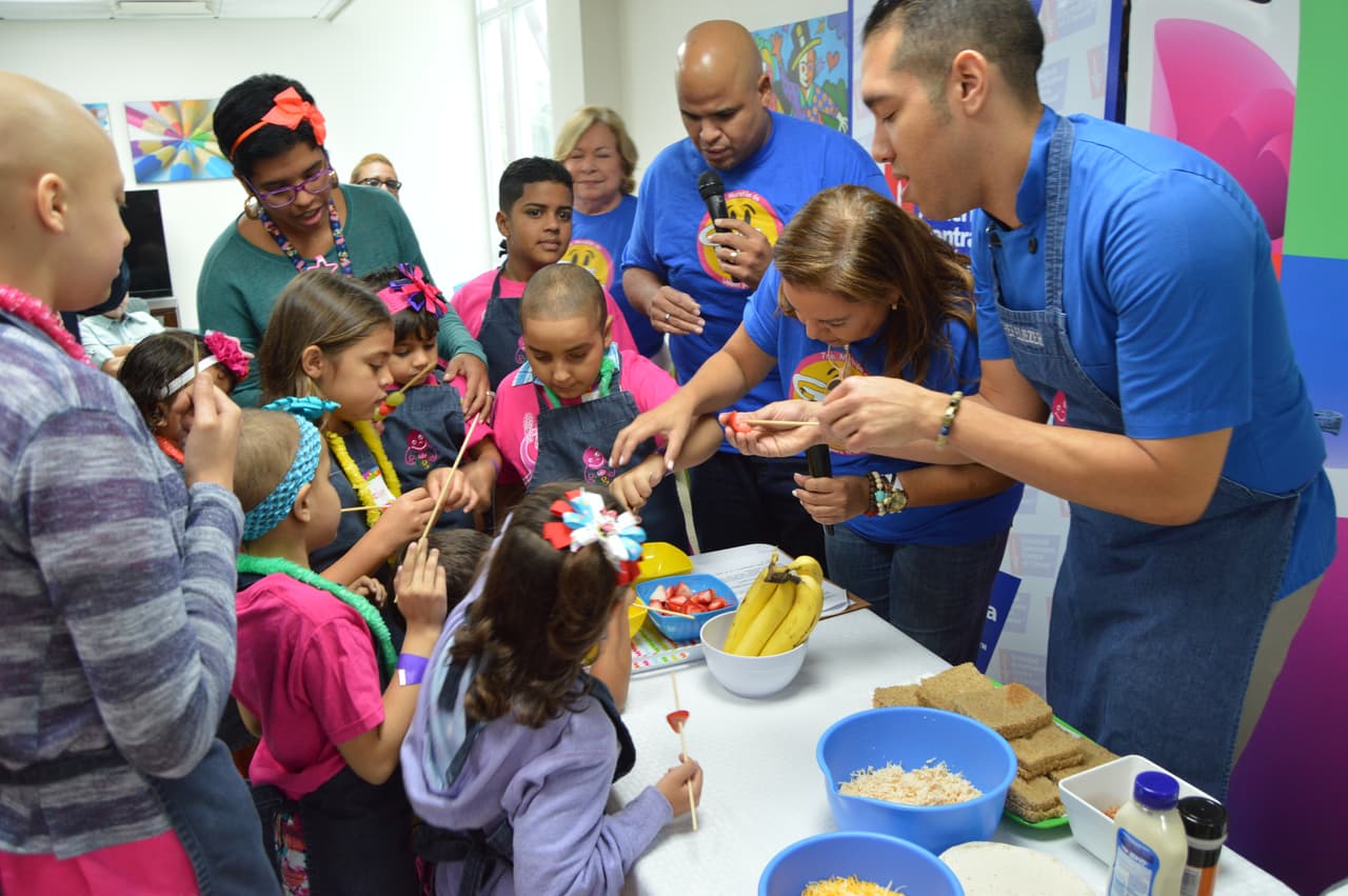 La séptima edición del Maratón de Gente Buena con una emotiva y colorida actividad para un grupo de pacientes de cáncer pediátrico y sus familiares. En el Mes de Concienciación del Cáncer Infantil, Univision Puerto Rico continuó la séptima edición del Maratón de Gente Buena con una emotiva y colorida actividad para un grupo de pacientes de cáncer pediátrico y sus familiares del Hogar Niños que Quieren Sonreír de la Sociedad Americana contra el Cáncer de Puerto Rico.