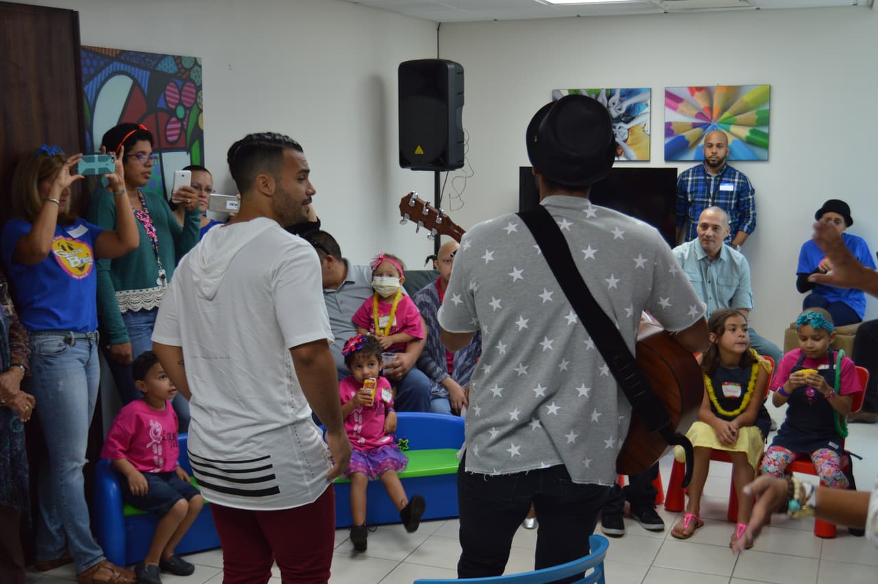 La séptima edición del Maratón de Gente Buena con una emotiva y colorida actividad para un grupo de pacientes de cáncer pediátrico y sus familiares. En el Mes de Concienciación del Cáncer Infantil, Univision Puerto Rico continuó la séptima edición del Maratón de Gente Buena con una emotiva y colorida actividad para un grupo de pacientes de cáncer pediátrico y sus familiares del Hogar Niños que Quieren Sonreír de la Sociedad Americana contra el Cáncer de Puerto Rico.