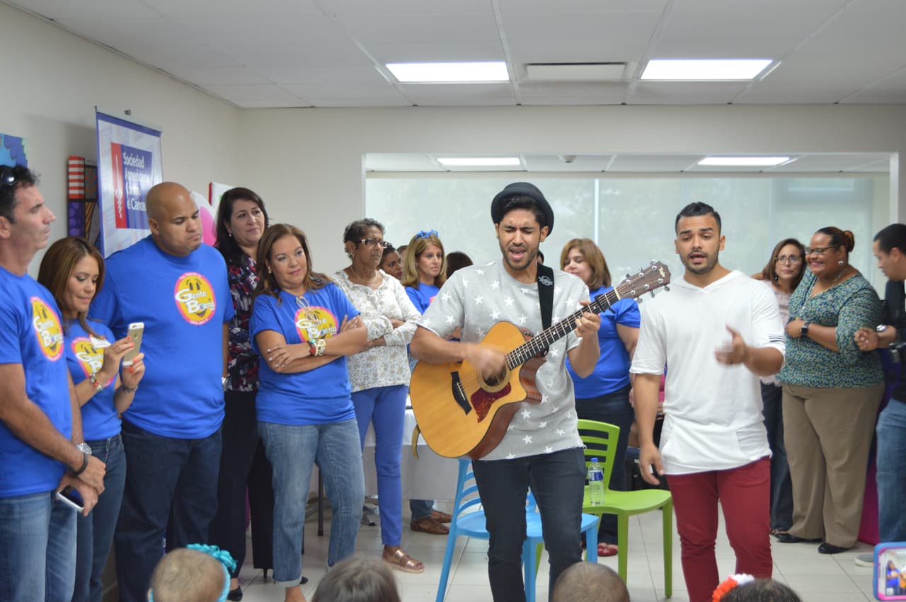 La séptima edición del Maratón de Gente Buena con una emotiva y colorida actividad para un grupo de pacientes de cáncer pediátrico y sus familiares. En el Mes de Concienciación del Cáncer Infantil, Univision Puerto Rico continuó la séptima edición del Maratón de Gente Buena con una emotiva y colorida actividad para un grupo de pacientes de cáncer pediátrico y sus familiares del Hogar Niños que Quieren Sonreír de la Sociedad Americana contra el Cáncer de Puerto Rico.