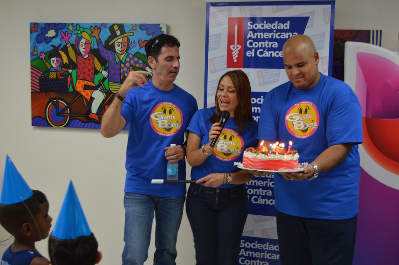La séptima edición del Maratón de Gente Buena con una emotiva y colorida actividad para un grupo de pacientes de cáncer pediátrico y sus familiares. En el Mes de Concienciación del Cáncer Infantil, Univision Puerto Rico continuó la séptima edición del Maratón de Gente Buena con una emotiva y colorida actividad para un grupo de pacientes de cáncer pediátrico y sus familiares del Hogar Niños que Quieren Sonreír de la Sociedad Americana contra el Cáncer de Puerto Rico.