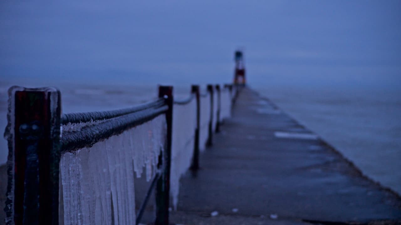 El hielo que colgaba de estructuras, ofreció un espectáculo por sí mismo para quienes se aventuraron a verlo.