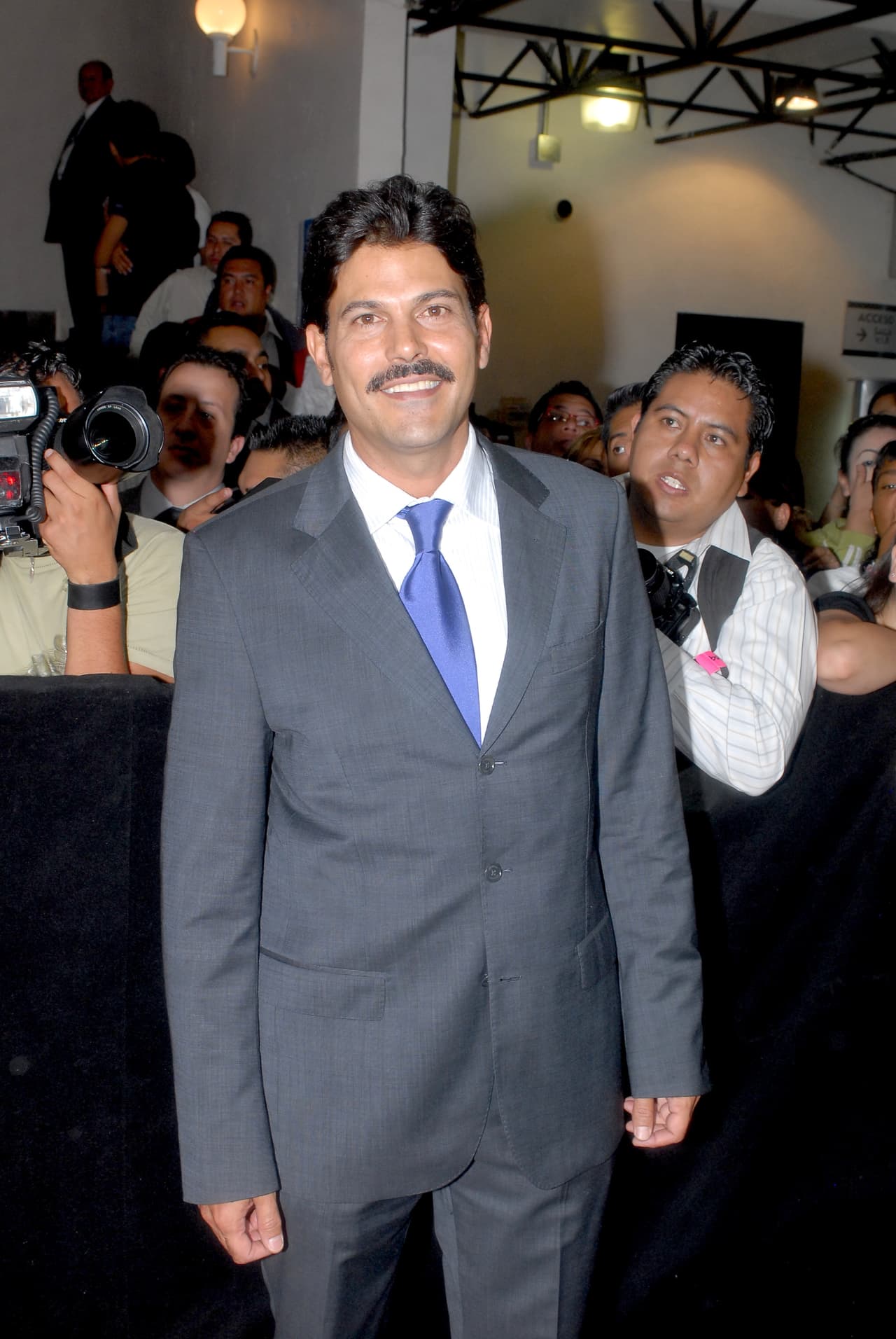 "Sí me cuido, por supuesto que me cuido", expresó, "hago mi ejercicio, como bien, me doy mis momentos para buscar lugares así, pasarla tranquilo, caminar". 
<br>