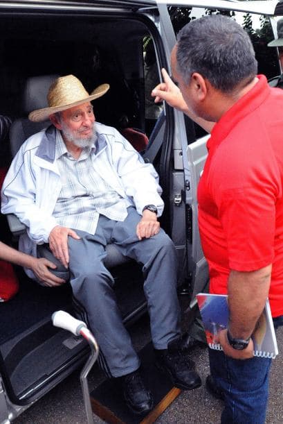 8 de junio: Durante la visita del presidente de la Asamblea Nacional de Venezuela, Diosdado Cabello, Fidel Castro y el presidente Raúl Castro, se dejaron ver por las calles de La Habana, aunque su salud luce cada vez más deteriorada.
