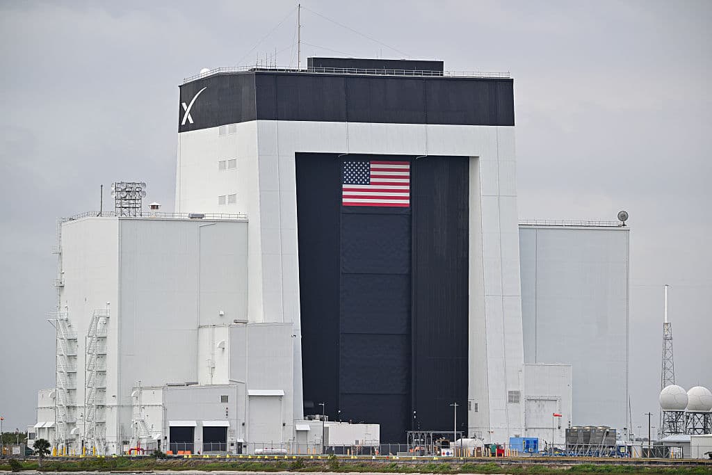 <b>Lanzamiento masivo sin precedentes: </b>Amazon ha contratado más de 80 lanzamientos para desplegar su constelación de satélites, la mayor compra comercial de cohetes en la historia.