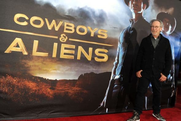 STEVEN SPIELBERG- Spielberg competirá este otoño contra sí mismo al tener dos películas en cartelera "War Horse" y "The Adventures of Tintin".