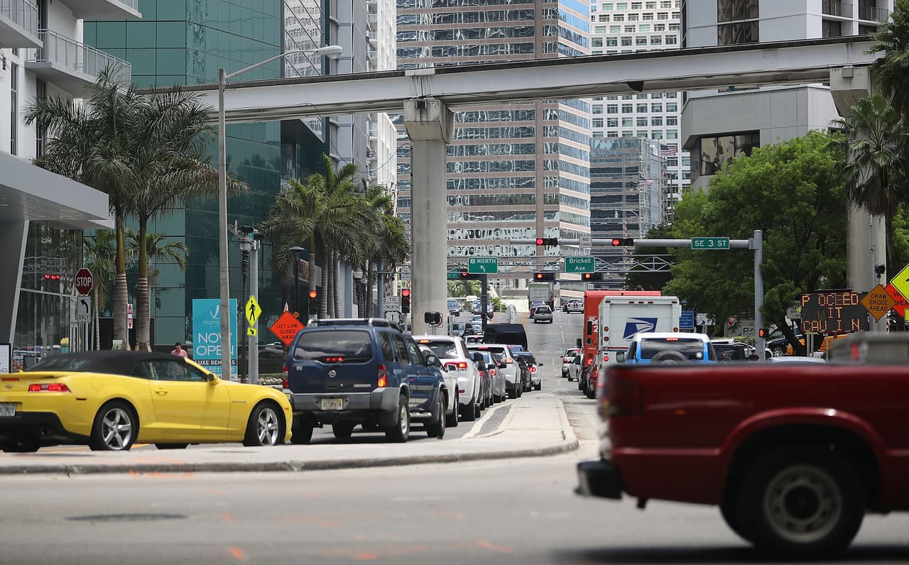 8 de cada 10 personas no manejarían más de 25 millas para una primera cita y 4 de 10 no viajarían más de 10 millas. 
<br>