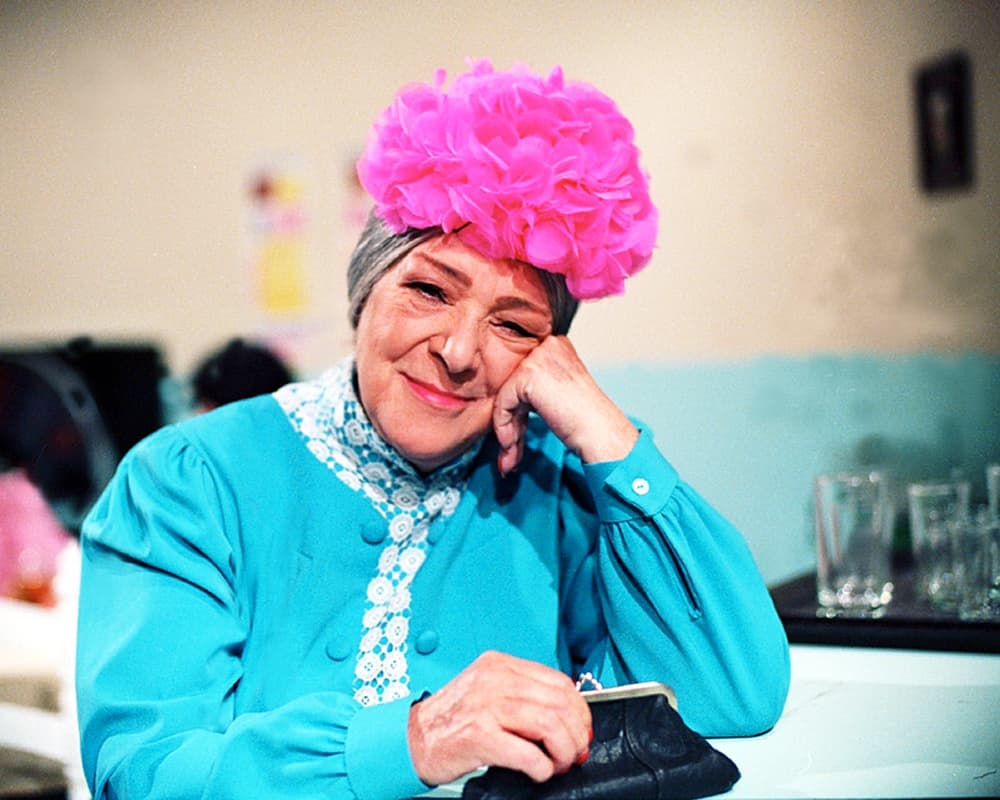 <b>Angelines Fernández</b>: mejor conocida como 'Doña Clotilde' o la 'Bruja del 71'. Nació en Madrid y falleció en Ciudad de México en 1994 a sus 71 años. 
<br>