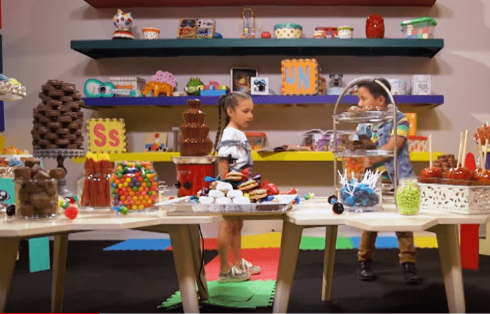 Beba y Sarilú cayeron en la trampa de mini Albertano, pues en comparación de Giovanio y Mateo ellas terminaron comiendo dulces sin permiso (y hasta guardando algunos para después).