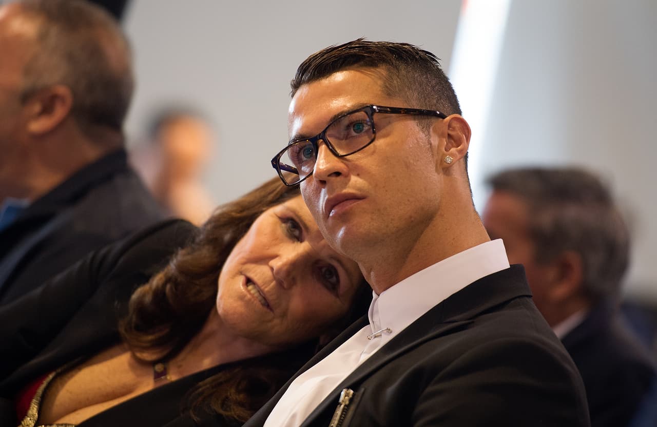 María Dolores dos Santos Aveiro es la madre de Cristiano Ronaldo, su compañera fiel en el trayecto de sus 33 años de vida.