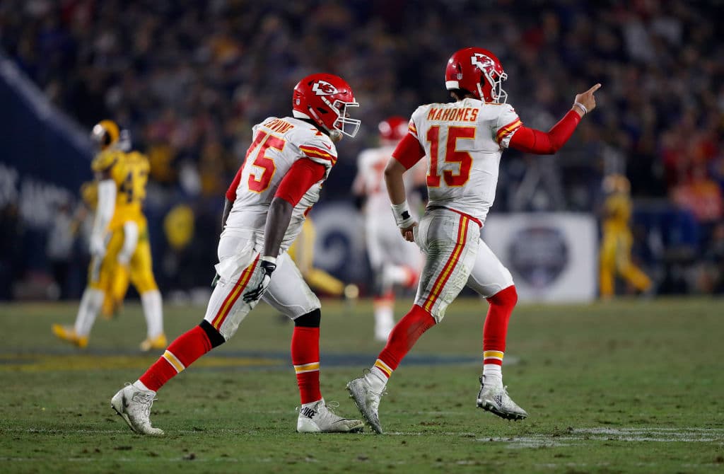 Pat Mahomes lanzó seis pases de touchdown, con esto se convierte en el pasador con más envíos a la zona prometida en la historia del Monday Night Football.