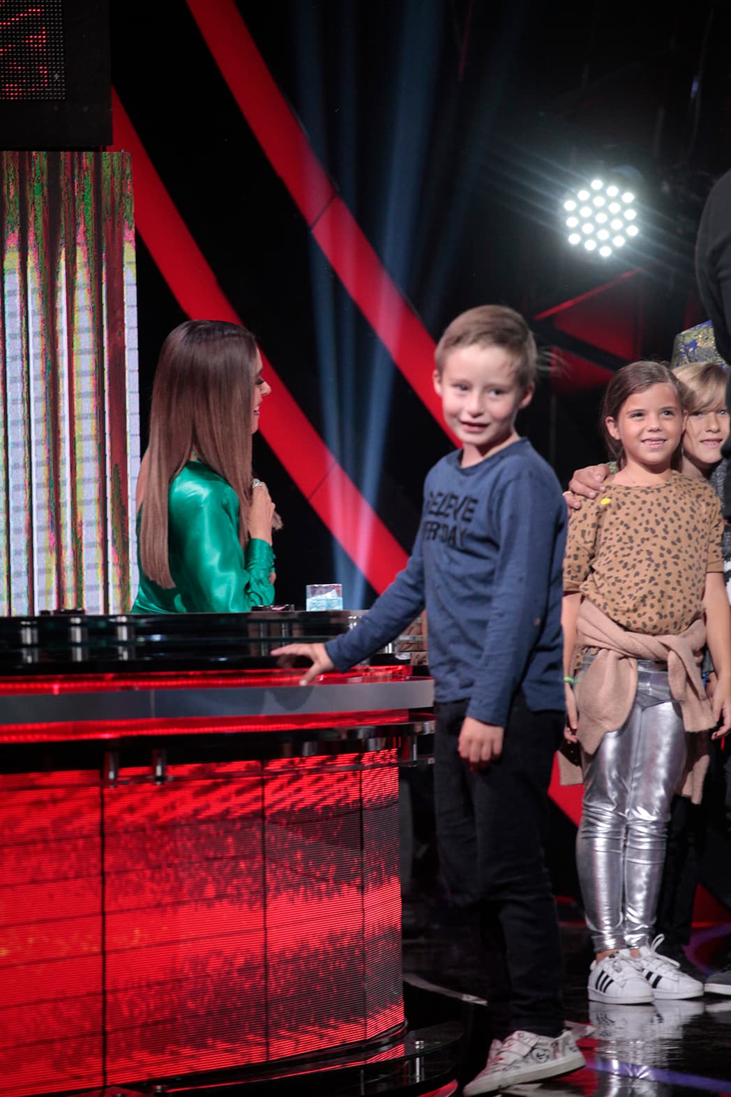 La actriz y presentadora se caracteriza por su espíritu maternal en el reality show infantil y se sabe que es una madre cariñosa y dedicada.