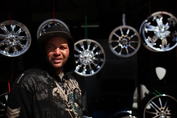 La gran mayoría (73 por ciento) de estadounidenses elegibles sin seguro viven en hogares con, al menos, un trabajador de jornada completa. Similarmente, casi 8 de cada 10 (79 por ciento) de los latinos elegibles y sin seguro tienen al menos un trabajador de jornada completa en la familia.