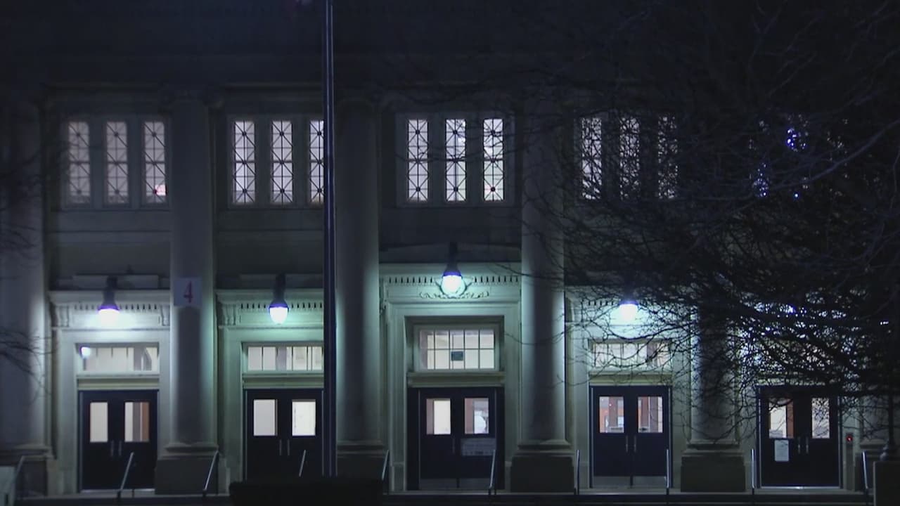 Preocupación en secundaria de Chicago luego de que un estudiante llevara una supuesta arma