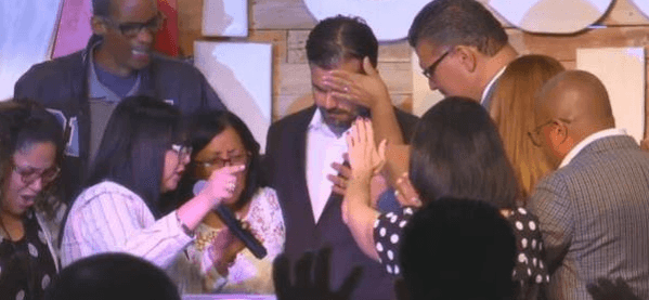 14 de julio- Rosselló participa de un servicio religioso en San Juan, en donde se muestra arrepentido y le pide perdón a Dios por sus actos.
<br>