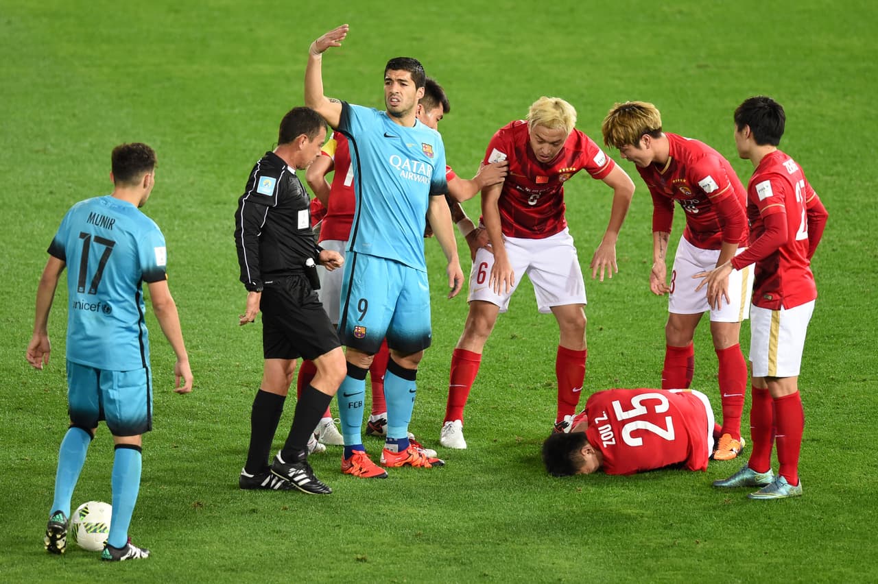 Espeluznante lesión en el Barcelona  vs. Guangzhou