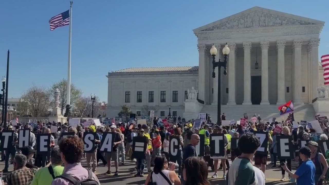 “Protejan la ciudadanía por nacimiento”, manifestantes exigen a  jueces afuera de la Corte Suprema