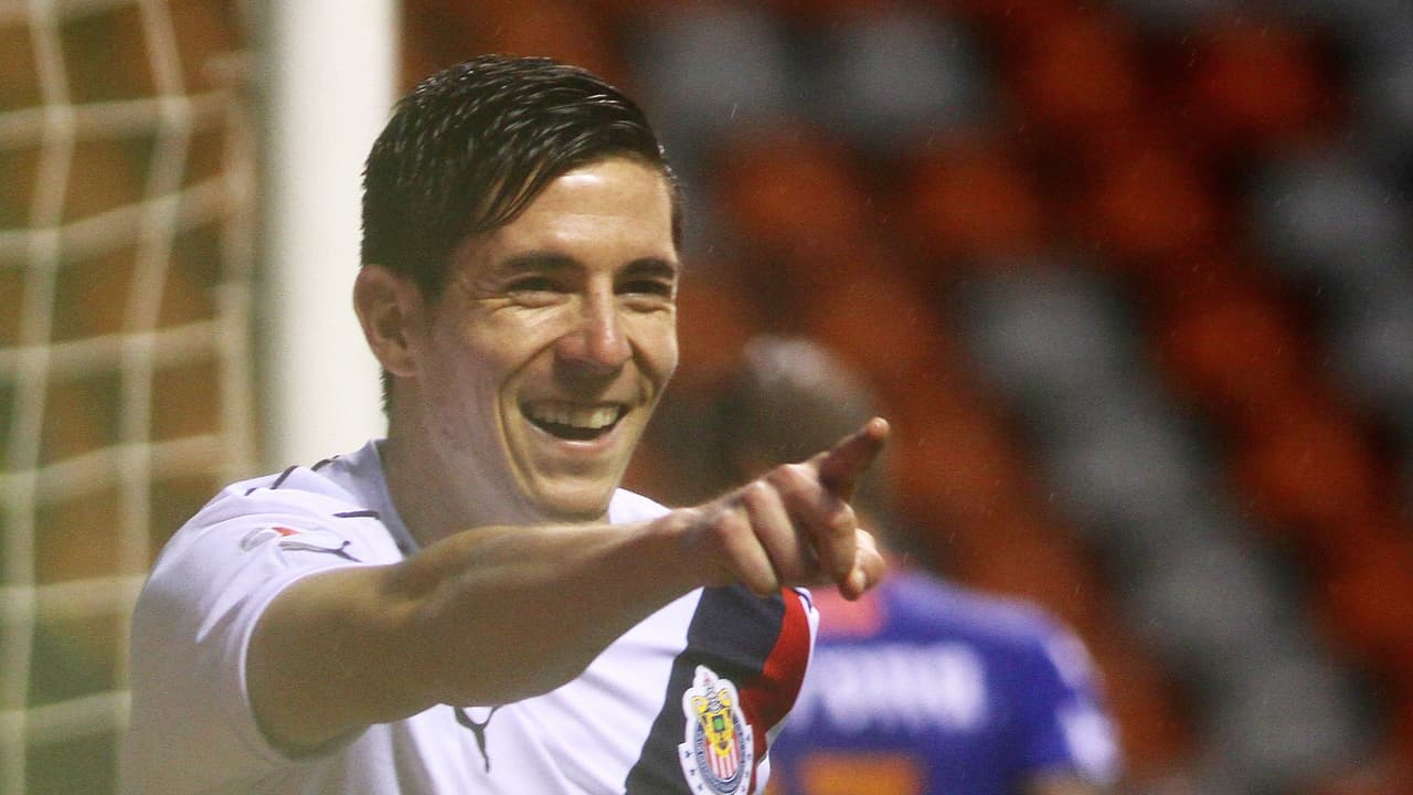 ¡Marco Bueno refuerza al Olimpo United de Chicharito!